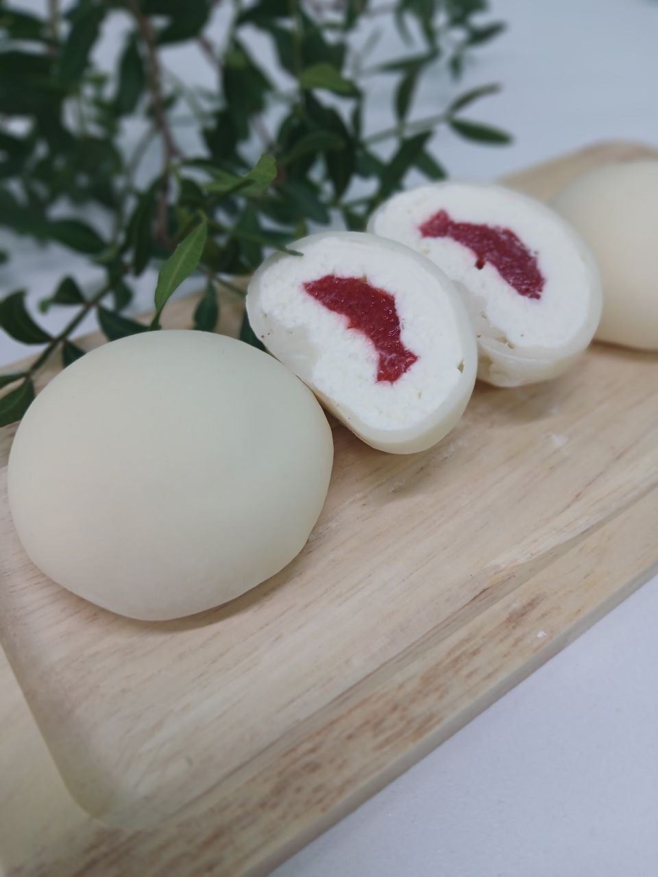 Моти с клубникой